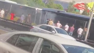 Metrobüste yangın paniği