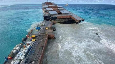 Felaket üstüne felaket! Dev tanker ortadan ikiye ayrıldı!