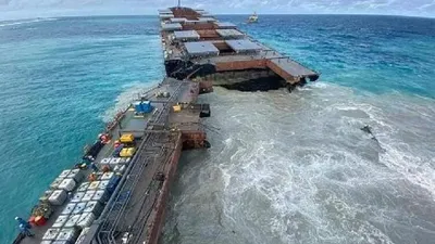 Felaket üstüne felaket! Dev tanker ortadan ikiye ayrıldı!