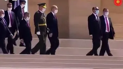 Atatürk'e büyük saygısızlık! Anıtkabir'deki bu görüntülere tepki yağıyor