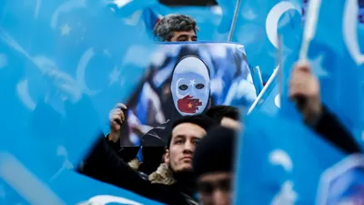 Çin, şimdi de Uygur Türklerine Kovid-19 ilacını zorla içiriyor