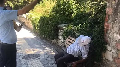 Oturduğu bankta kalp krizi geçiren adam böyle kurtarıldı!