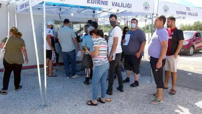 Sınır kapısında PCR testi kuyruğu