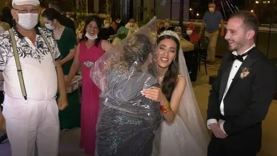 Koronavirüse karşı poşetli tedbir! Moda olmasa bari...