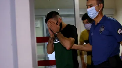 Kız arkadaşını dövüp balkondan atmaya kalkıştı!