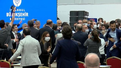 İBB Meclisi'nde tekme ve yumruklar havada uçuştu