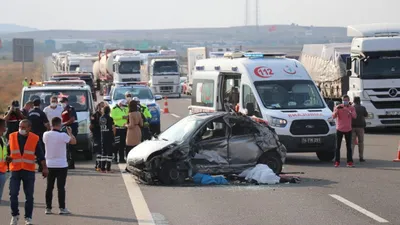 TEM'de lastik faciası! Takla atan otomobilde can verdi