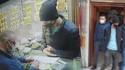Sahte altını bozdurmak isteyince yakayı ele verdi