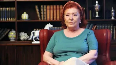 Ünlü profesör evinde ölü bulundu