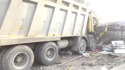 Kamyon kaldırımda uyuyan işçileri ezdi: Çok sayıda ölü var