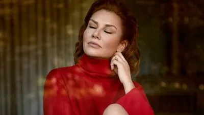 Deniz Seki'nin boynundaki detay gözlerden kaçmadı