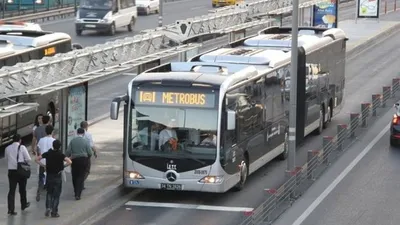 Metrobüste yeni dönem başladı