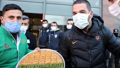 Arda Turan, Galatasaray yazılı baklavayı reddetti