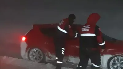 Sivas'ta kar ve tipi hayatı felç etti