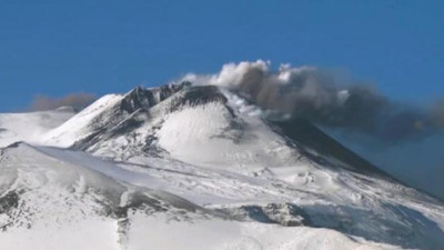 Etna Yanardağı yeniden harekete geçti