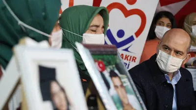 Bakan Soylu, Diyarbakır annelerini ziyaret etti