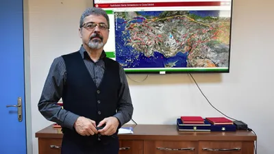 ''Daha büyük bir deprem olasılığı var''