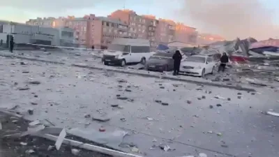 Korkunç patlama binayı yerle bir etti