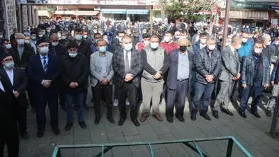 Baba ve iki oğlu koronavirüse yenildi