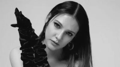 Alina Boz'dan üstsüz paylaşım