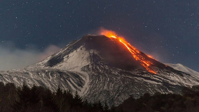 Etna Yanardağı’nda şiddetli patlama