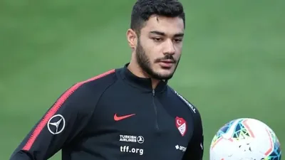 Ozan Kabak Liverpool'da