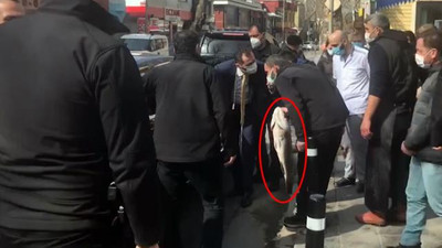 Cumhurbaşkanı Erdoğan 10 kiloluk balık aldı