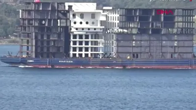 Çanakkale Boğazı'ndan geçen dev platform dikkat çekti