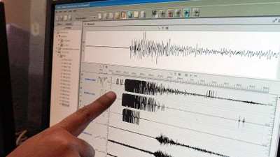 Ege'de 4,4 büyüklüğünde korkutan deprem! 
