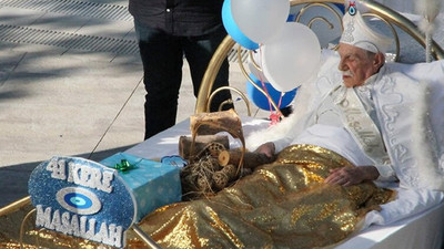 Aydemir Akbaş sünnet oldu çarşaf giydi