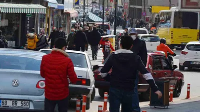 ''Kırmızı'' ilde sokaklar tıklım tıklım!