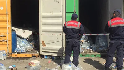 Limandaki 2 konteynerin içinden 55 sığınmacı çıktı