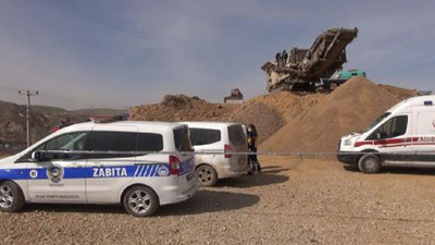 Taş kırma makinesinin haznesine düşen operatör öldü