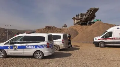 Taş kırma makinesinin haznesine düşen operatör öldü