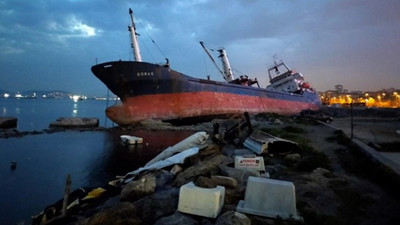 İstanbul'da kuru yük gemisi yan yattı
