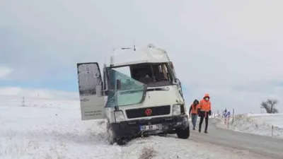 Aksaray’da işçi servisi devrildi: 18 yaralı