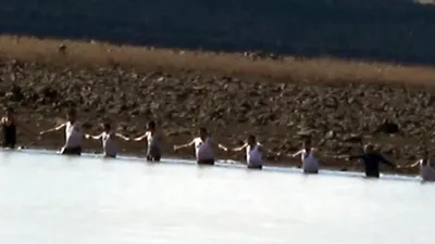 Şanlıurfa'da insanlık zinciri! Mahalleli seferber oldu