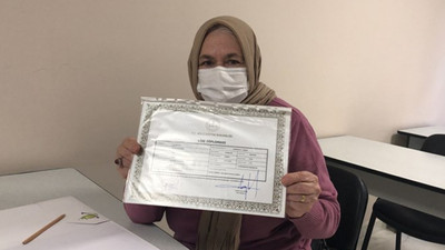 75 yaşında liseyi bitirdi, üniversiteye hazırlanıyor