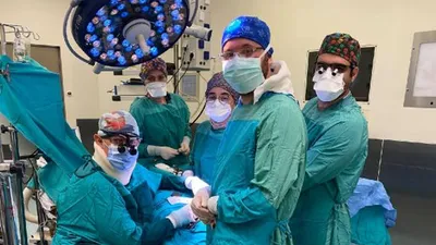 Doktor ameliyat sırasında fenalaşınca...