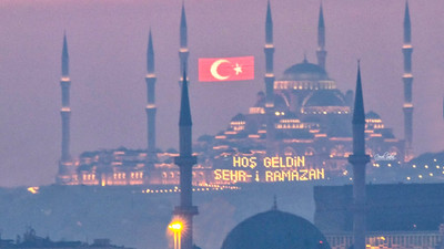 Taksim Camii, Çamlıca Camiisi’ni selamladı