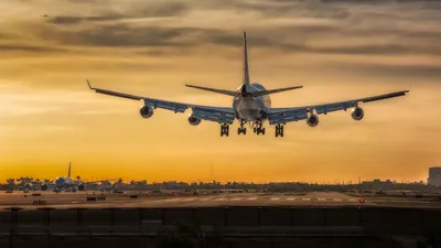 Yolcu uçağı İstanbul'a zorunlu iniş yaptı