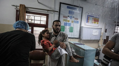 İsrail, Gazze'de 14 katlı binayı vurdu