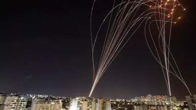 Hamas, İsrail'e füze yağdırdı