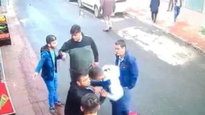 Kafa atan kişiye kurşun yağdırdı
