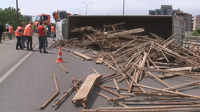 TEM'de kaza! Yol trafiğe kapandı
