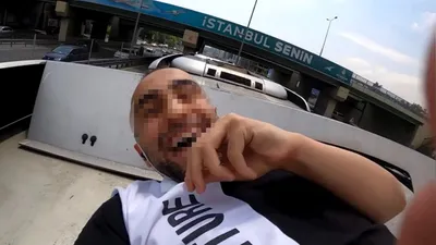 Metrobüste ölümüne yolculuk... Bir de sosyal medyada paylaştı