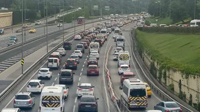 Hafta sonu yasağı bitti; trafik yine arap saçı!