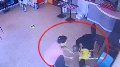 İzmir'de pizza yerken nefessiz kalan çocuğu işletme sahibi böyle kurtardı