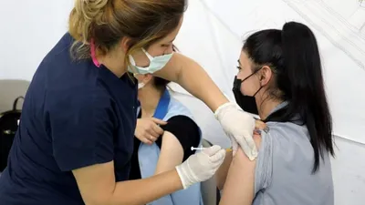 ''Sağlıkçılar ve 65 yaş üstü yeniden aşılansın'