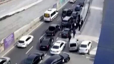 Bunlar da ''çakarlı'' magandalar! Yolu kesip halay çektiler